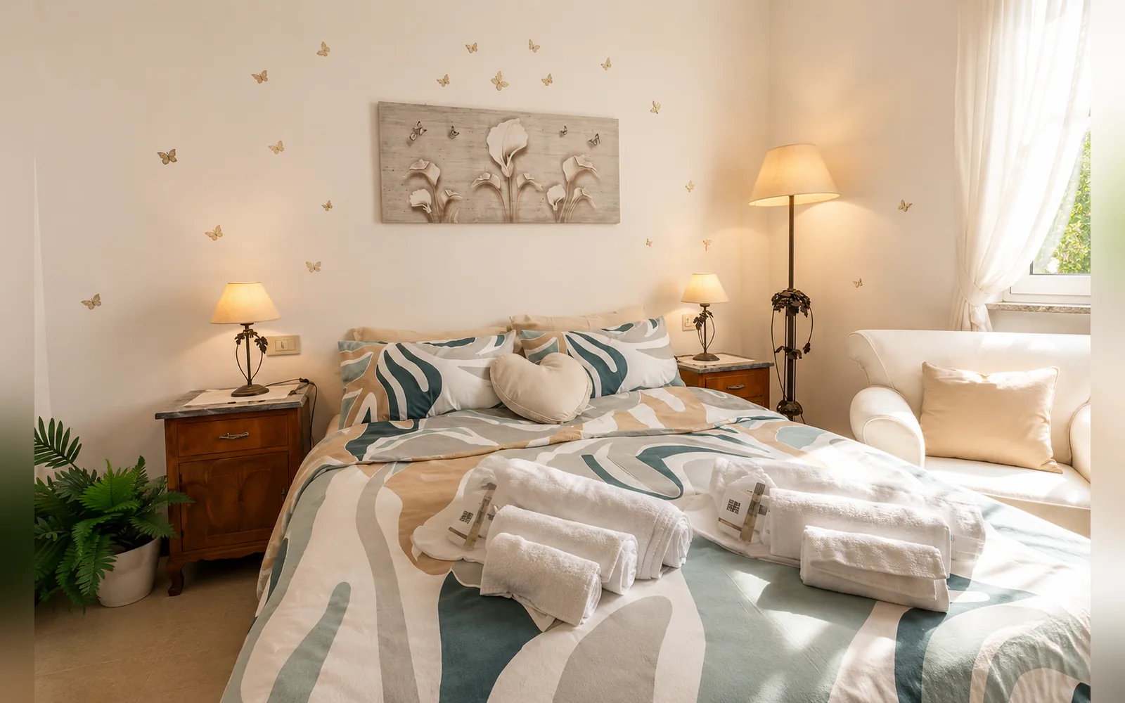 Camera con bagno privato — A casa di Laura, Massa